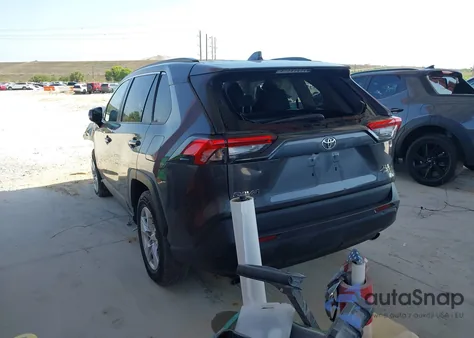 2021 Toyota Rav4 Xle z USA, uszkodzony, nr VIN 2T3P1RFV0MW186157